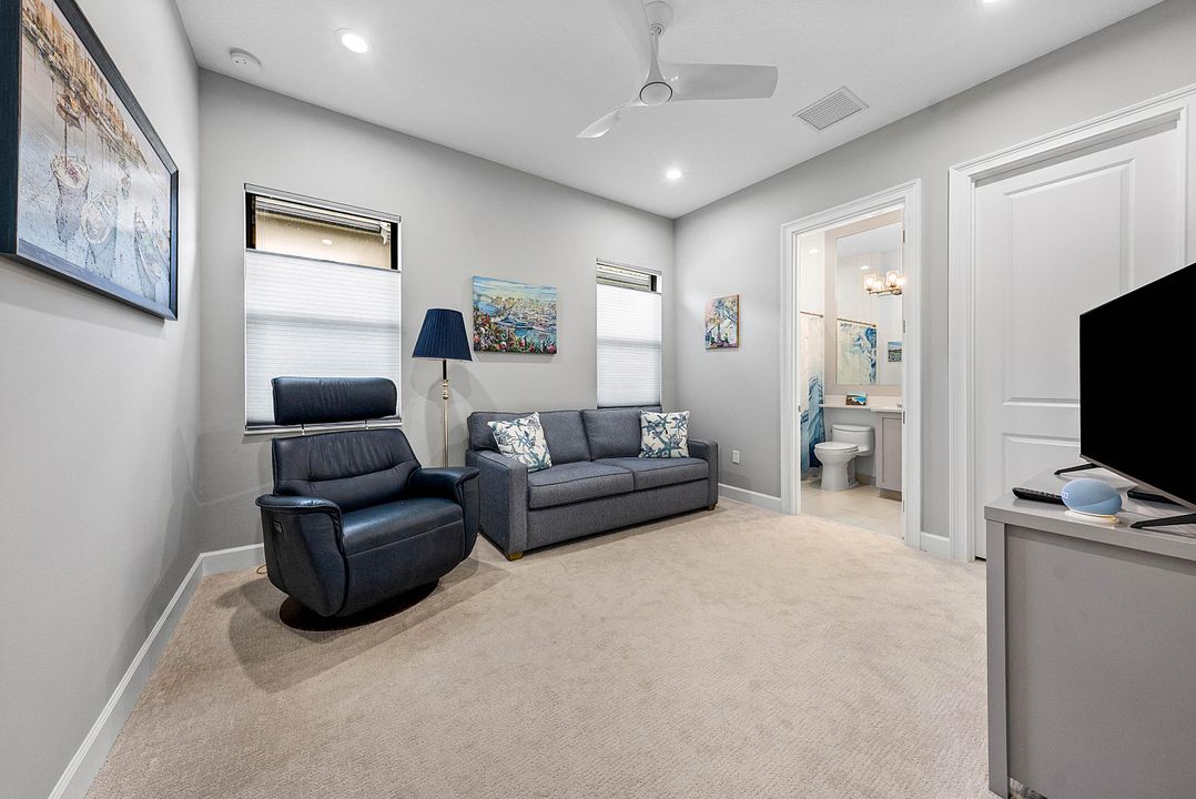 Под контрактом: $2,250,000 (4 спален, 4 ванн, 3170 Квадратных фут)