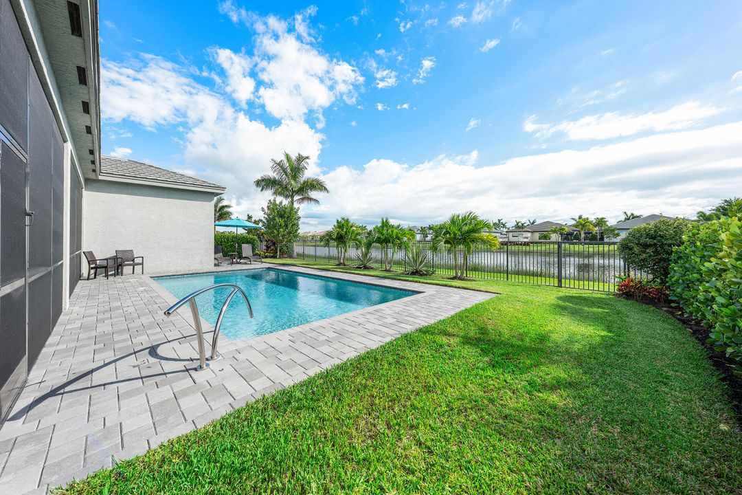 Под контрактом: $2,250,000 (4 спален, 4 ванн, 3170 Квадратных фут)