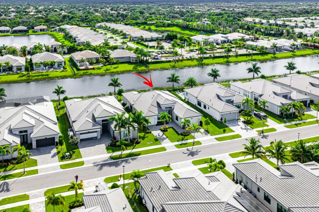 Под контрактом: $2,250,000 (4 спален, 4 ванн, 3170 Квадратных фут)