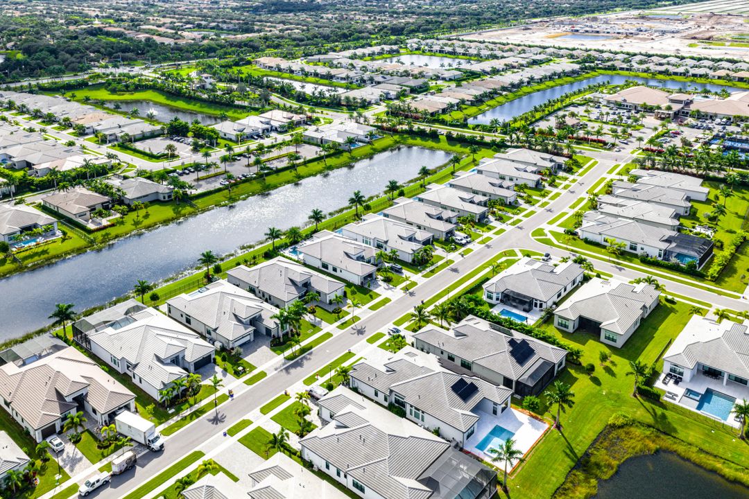 Под контрактом: $2,250,000 (4 спален, 4 ванн, 3170 Квадратных фут)