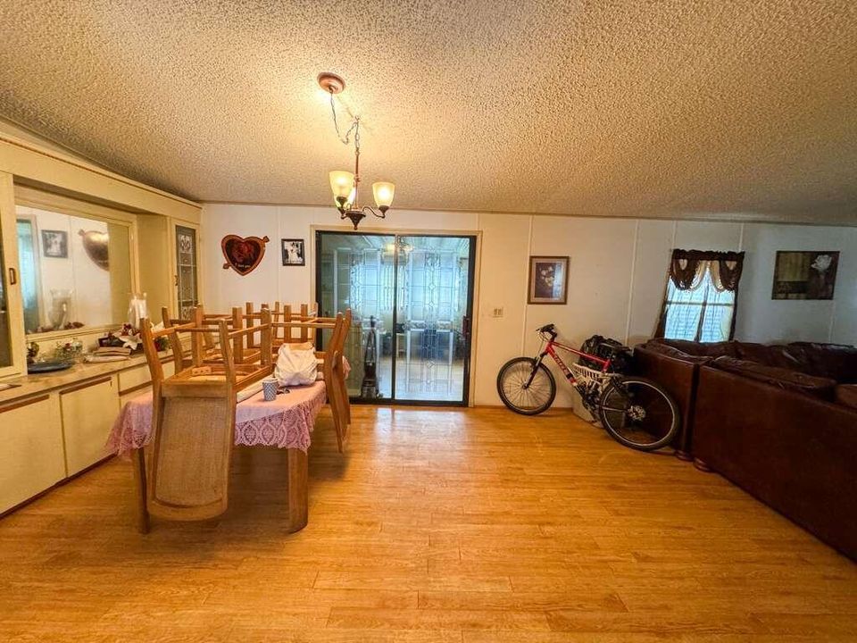 待售: $39,999 (2 贝兹, 2 浴室, 1368 平方英尺)