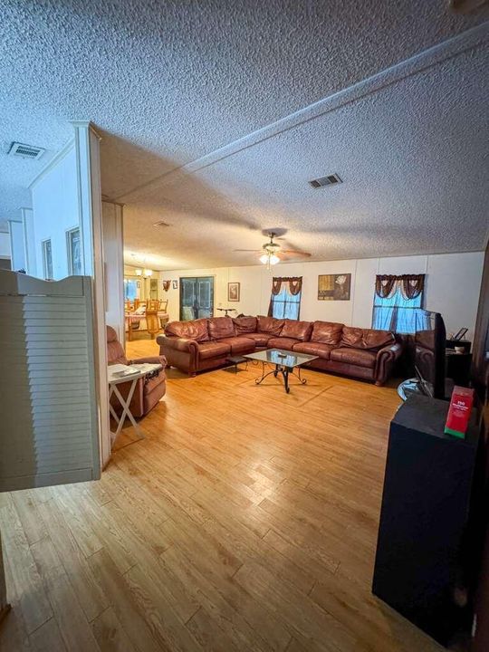 待售: $39,999 (2 贝兹, 2 浴室, 1368 平方英尺)