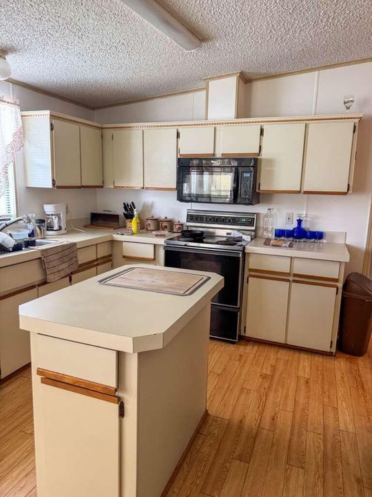 待售: $39,999 (2 贝兹, 2 浴室, 1368 平方英尺)