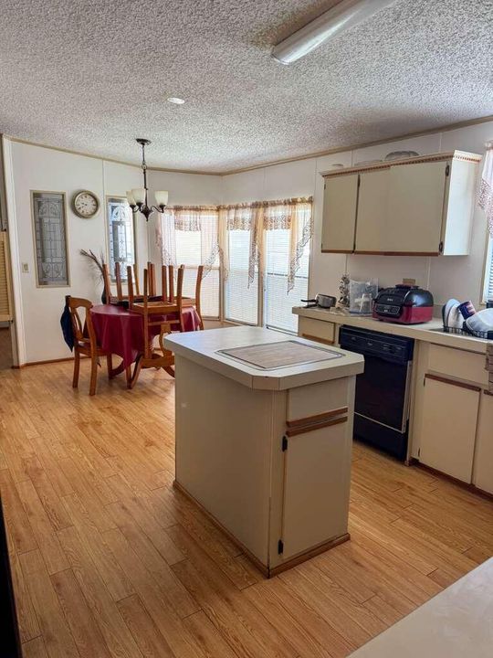 待售: $39,999 (2 贝兹, 2 浴室, 1368 平方英尺)