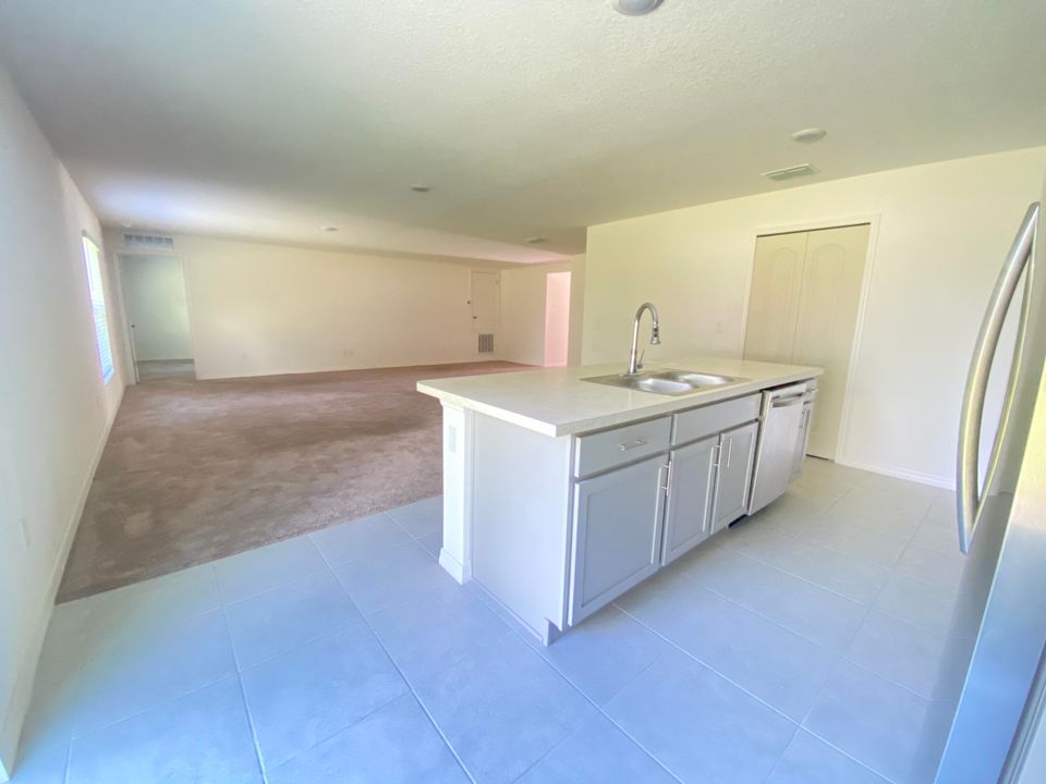 待售: $362,900 (4 贝兹, 2 浴室, 1836 平方英尺)