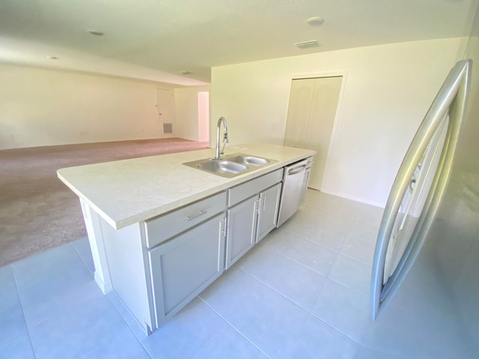 待售: $362,900 (4 贝兹, 2 浴室, 1836 平方英尺)