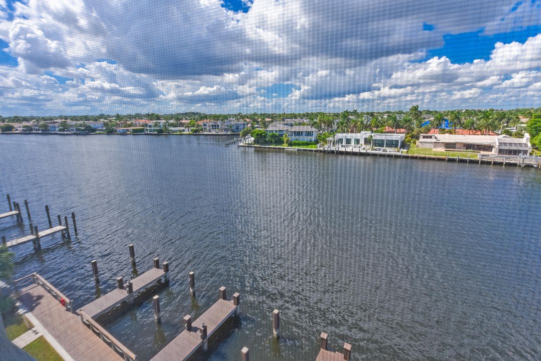 For Sale: $547,500 (2 beds, 2 baths, 1201 Square Feet)