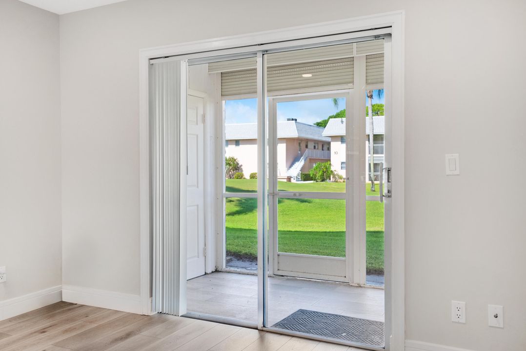 出租: $2,200 (2 贝兹, 2 浴室, 891 平方英尺)