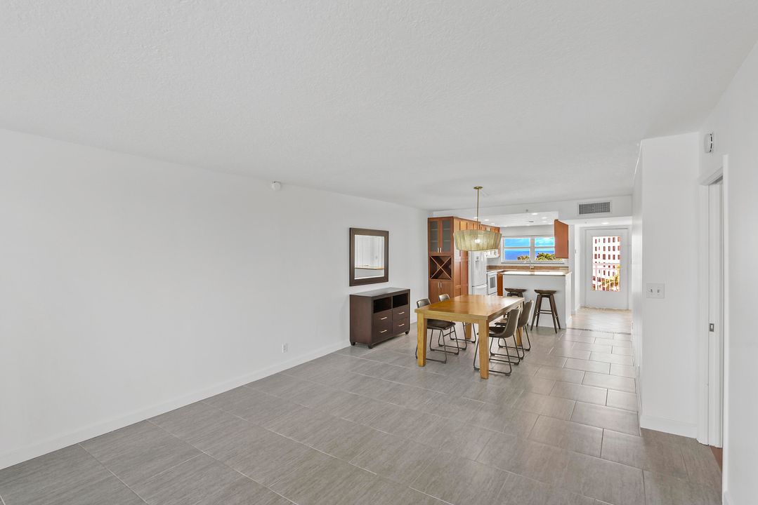 For Sale: $547,500 (2 beds, 2 baths, 1201 Square Feet)