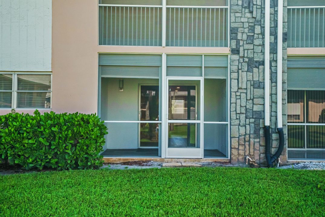 出租: $2,200 (2 贝兹, 2 浴室, 891 平方英尺)