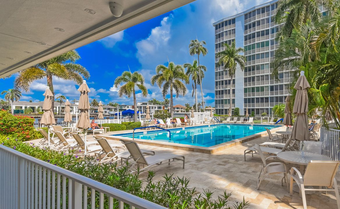 For Sale: $547,500 (2 beds, 2 baths, 1201 Square Feet)