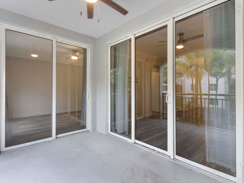 For Sale: $340,000 (2 beds, 2 baths, 1012 Square Feet)