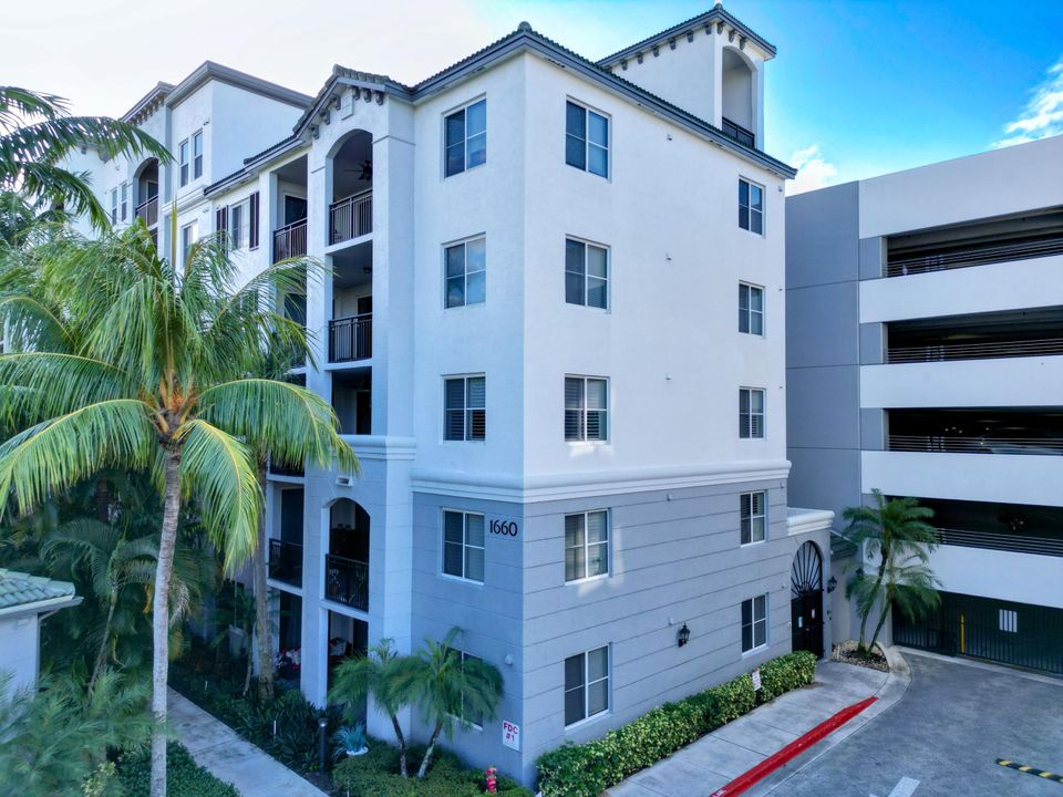 For Sale: $340,000 (2 beds, 2 baths, 1012 Square Feet)