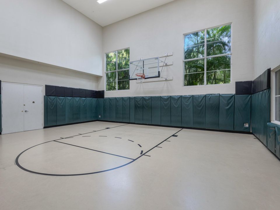 For Sale: $340,000 (2 beds, 2 baths, 1012 Square Feet)