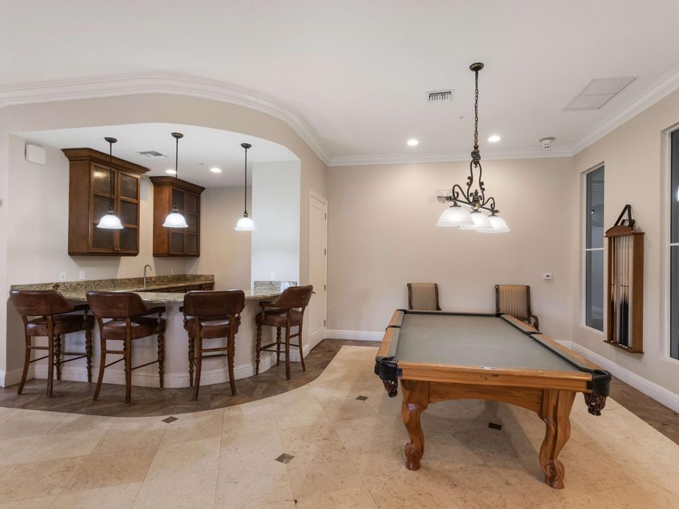 For Sale: $340,000 (2 beds, 2 baths, 1012 Square Feet)