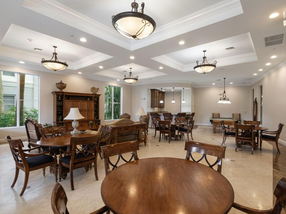 For Sale: $340,000 (2 beds, 2 baths, 1012 Square Feet)