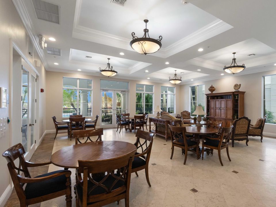 For Sale: $340,000 (2 beds, 2 baths, 1012 Square Feet)