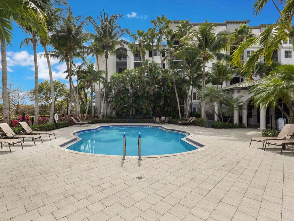 For Sale: $340,000 (2 beds, 2 baths, 1012 Square Feet)