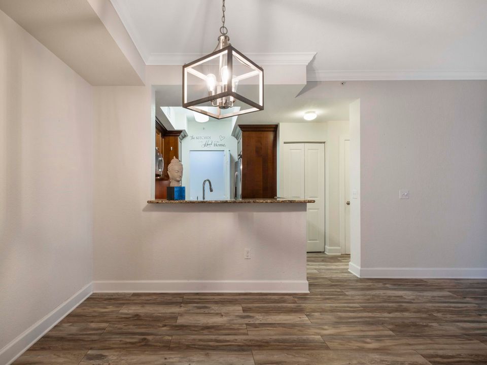 For Sale: $340,000 (2 beds, 2 baths, 1012 Square Feet)
