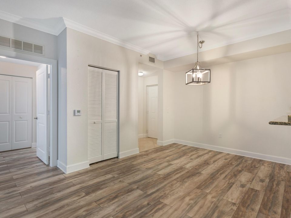 For Sale: $340,000 (2 beds, 2 baths, 1012 Square Feet)