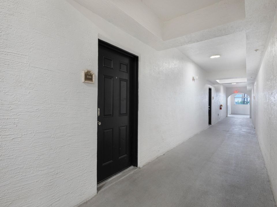 For Sale: $340,000 (2 beds, 2 baths, 1012 Square Feet)