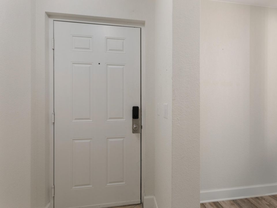 For Sale: $340,000 (2 beds, 2 baths, 1012 Square Feet)