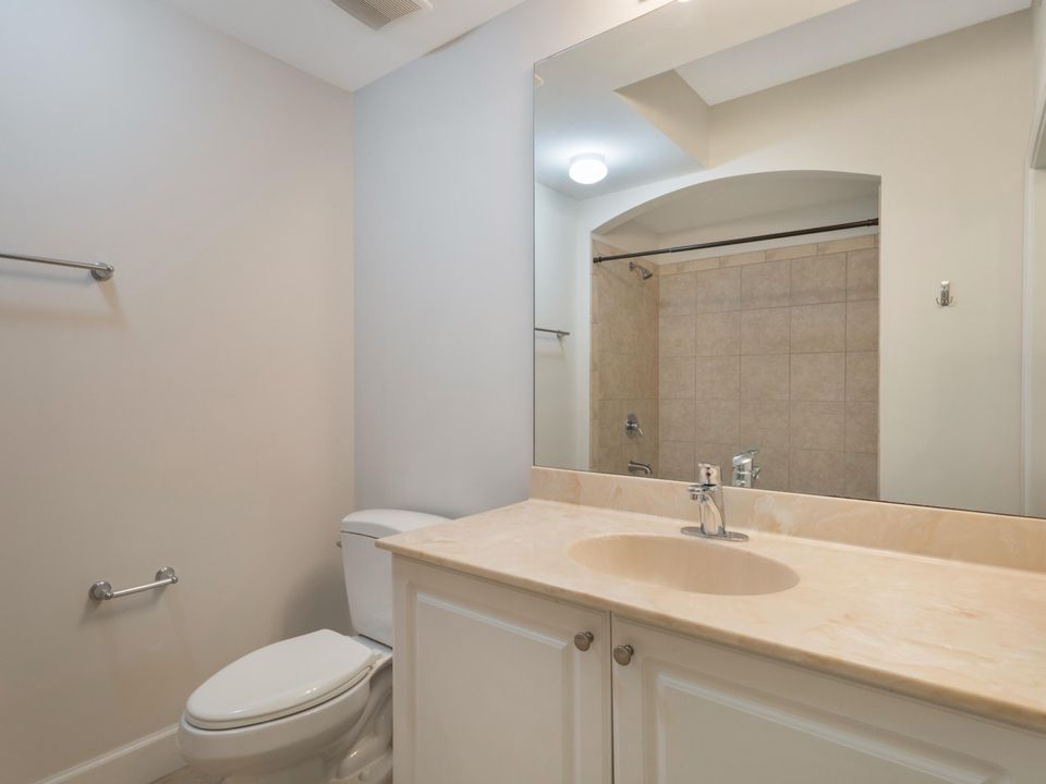 For Sale: $340,000 (2 beds, 2 baths, 1012 Square Feet)