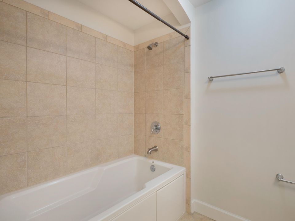 For Sale: $340,000 (2 beds, 2 baths, 1012 Square Feet)