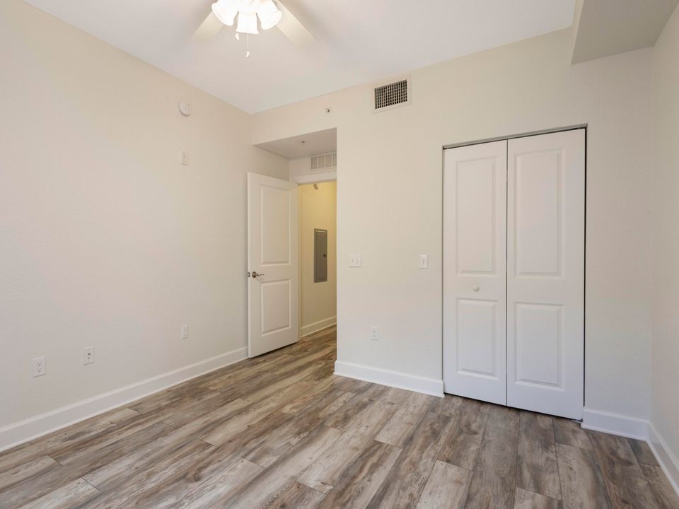 For Sale: $340,000 (2 beds, 2 baths, 1012 Square Feet)