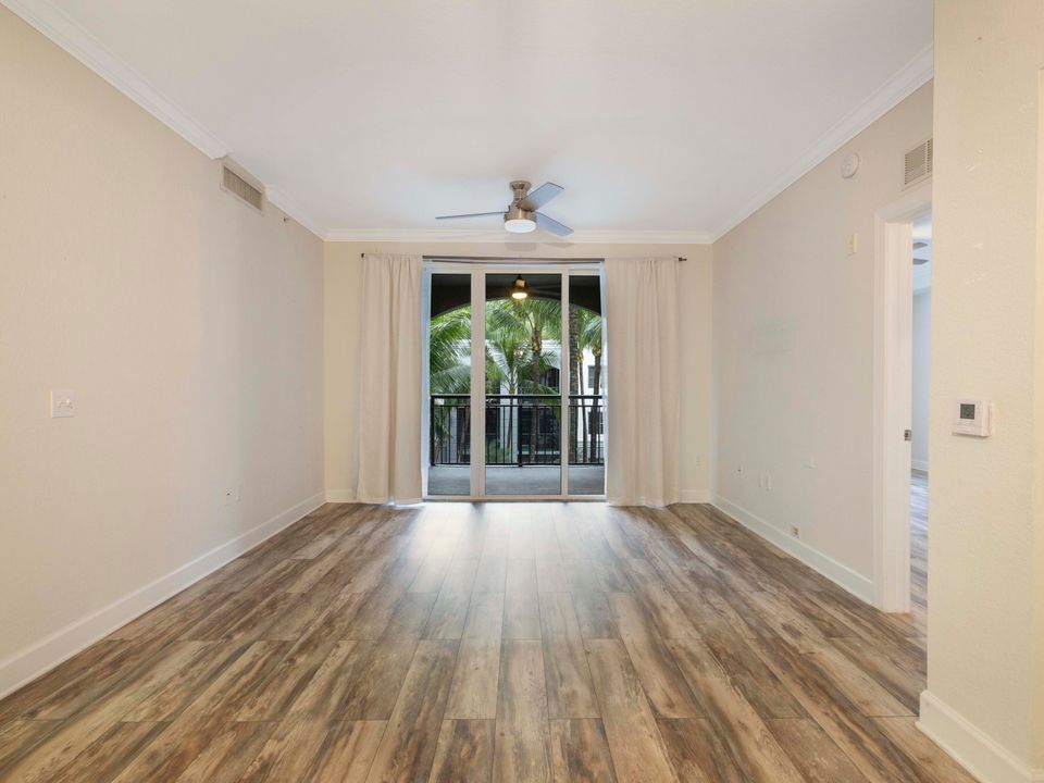 For Sale: $340,000 (2 beds, 2 baths, 1012 Square Feet)