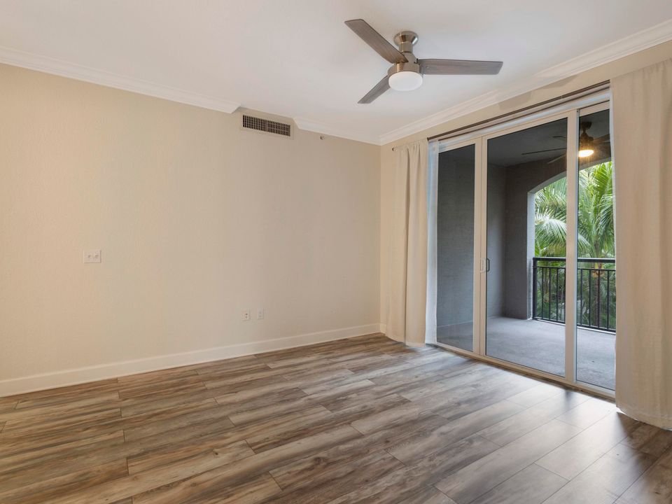 For Sale: $340,000 (2 beds, 2 baths, 1012 Square Feet)