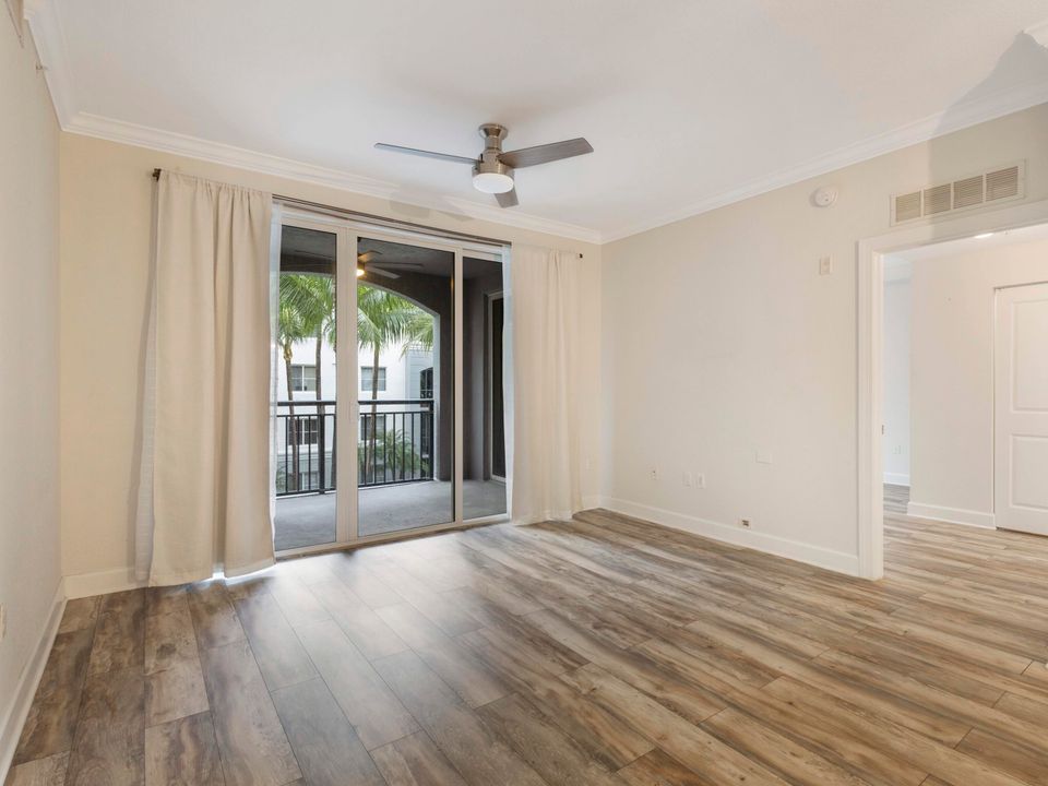 For Sale: $340,000 (2 beds, 2 baths, 1012 Square Feet)