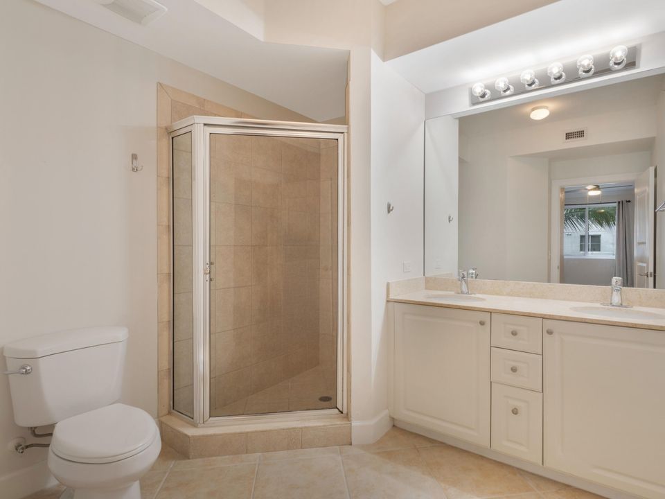 For Sale: $340,000 (2 beds, 2 baths, 1012 Square Feet)