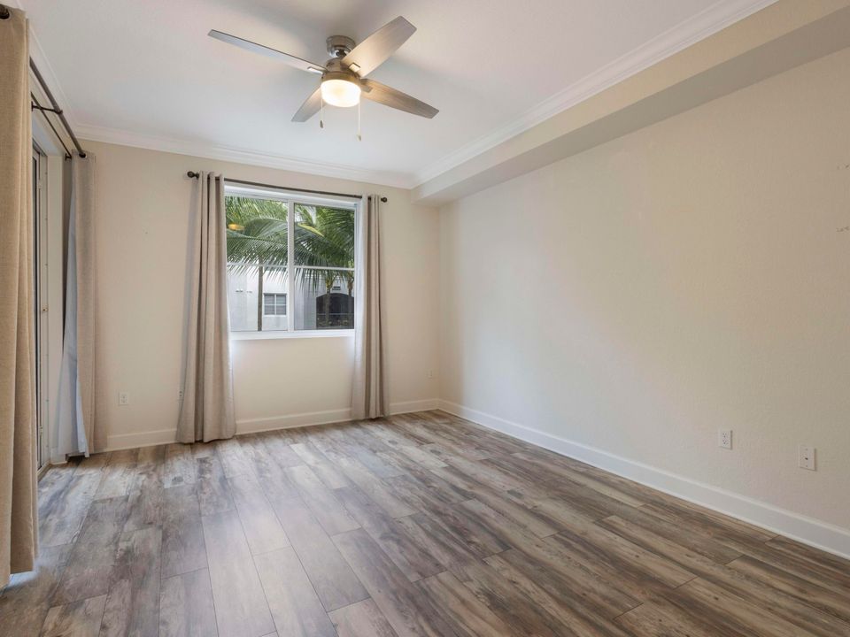 For Sale: $340,000 (2 beds, 2 baths, 1012 Square Feet)