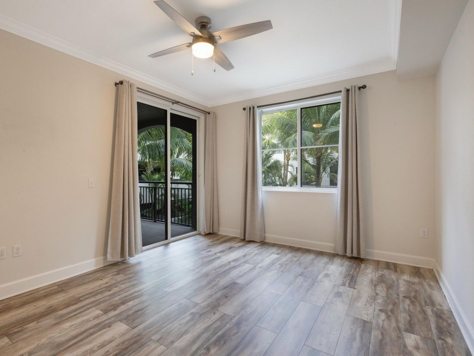 For Sale: $340,000 (2 beds, 2 baths, 1012 Square Feet)