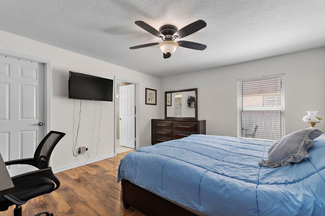 Active With Contract: $550,000 (3 beds, 2 baths, 1376 Square Feet)