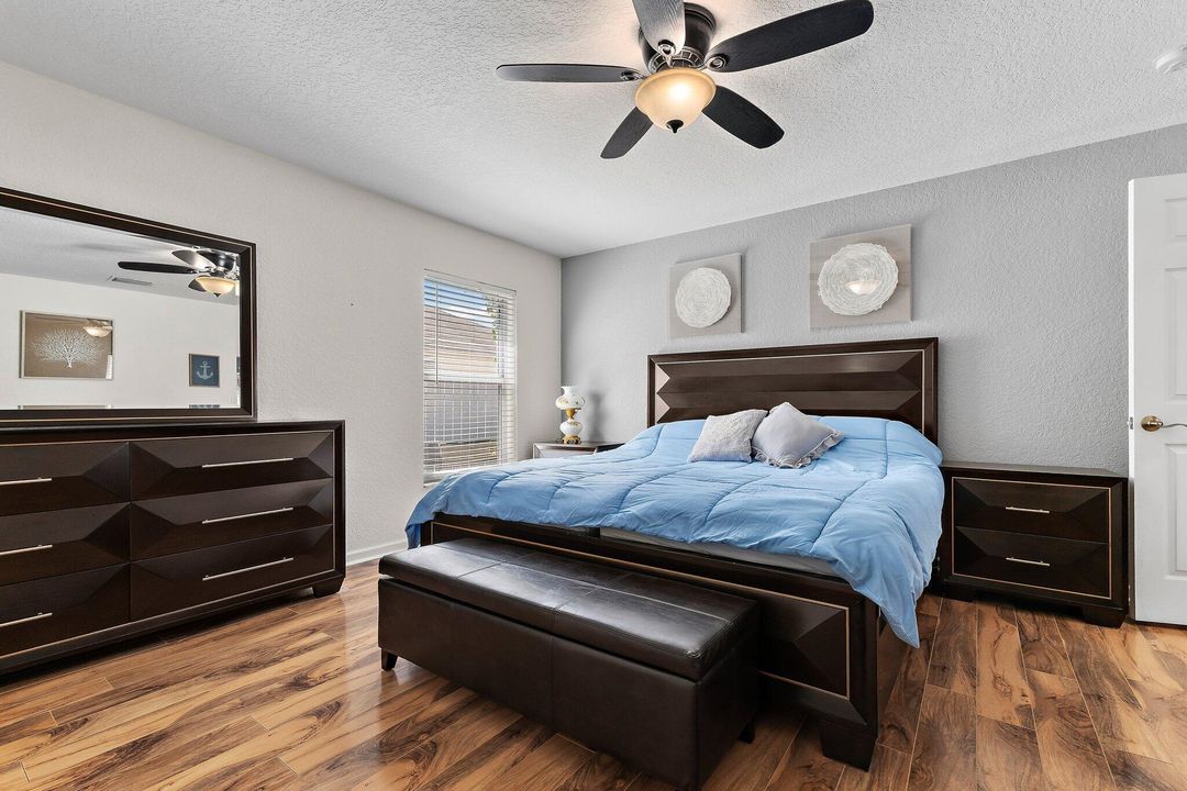 Active With Contract: $550,000 (3 beds, 2 baths, 1376 Square Feet)