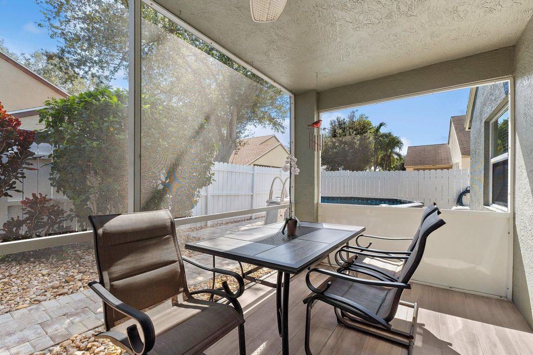 Active With Contract: $550,000 (3 beds, 2 baths, 1376 Square Feet)