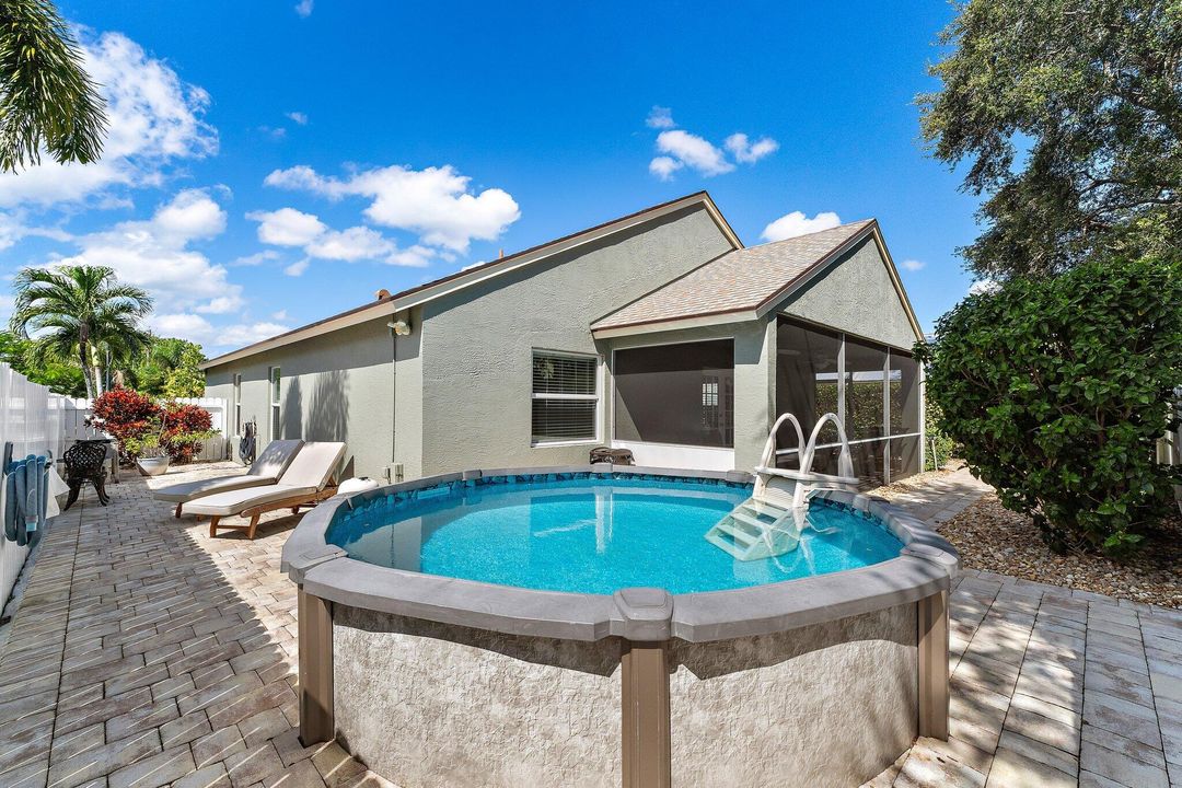 Active With Contract: $550,000 (3 beds, 2 baths, 1376 Square Feet)