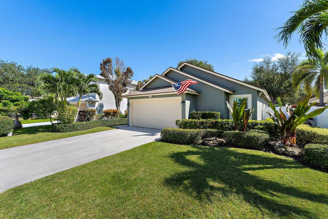 Active With Contract: $550,000 (3 beds, 2 baths, 1376 Square Feet)