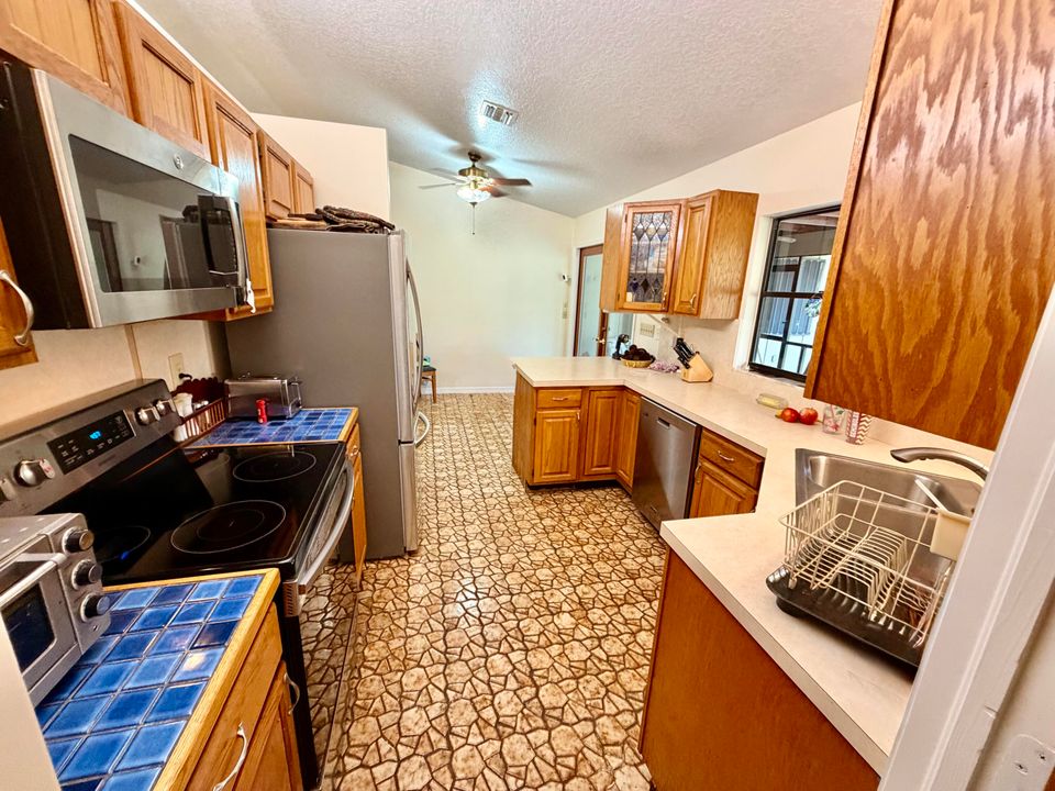 For Sale: $675,000 (4 beds, 3 baths, 2827 Square Feet)