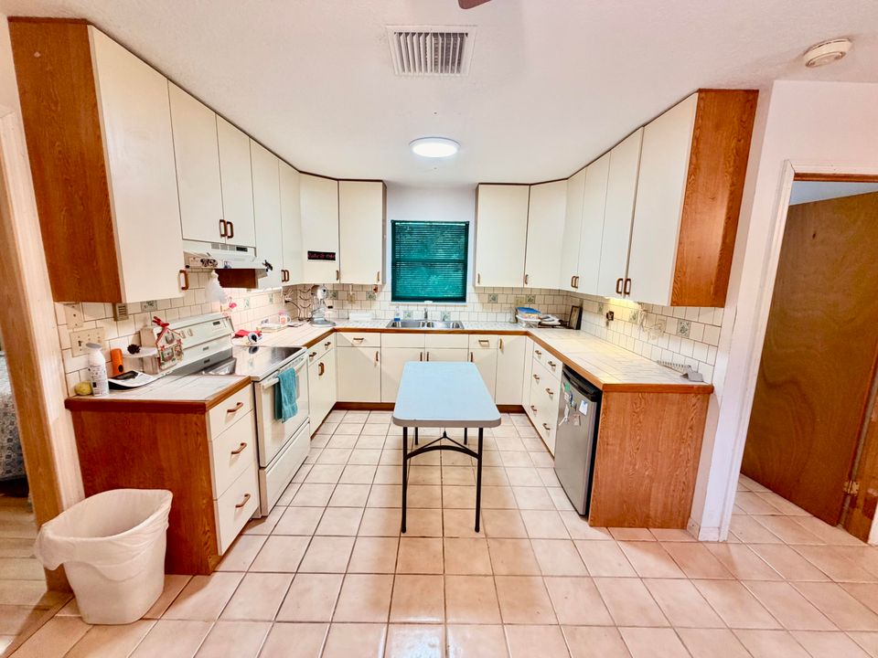 For Sale: $675,000 (4 beds, 3 baths, 2827 Square Feet)