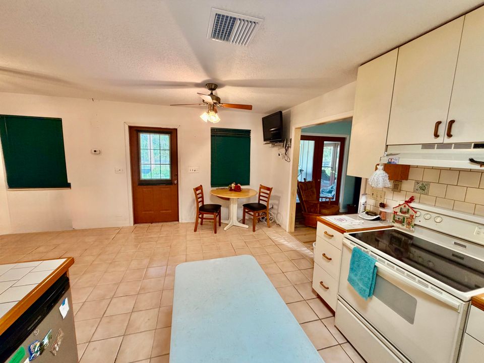 For Sale: $675,000 (4 beds, 3 baths, 2827 Square Feet)