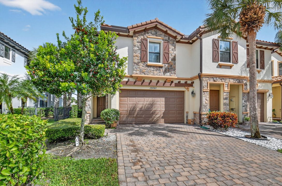Active With Contract: $599,900 (4 beds, 3 baths, 2008 Square Feet)