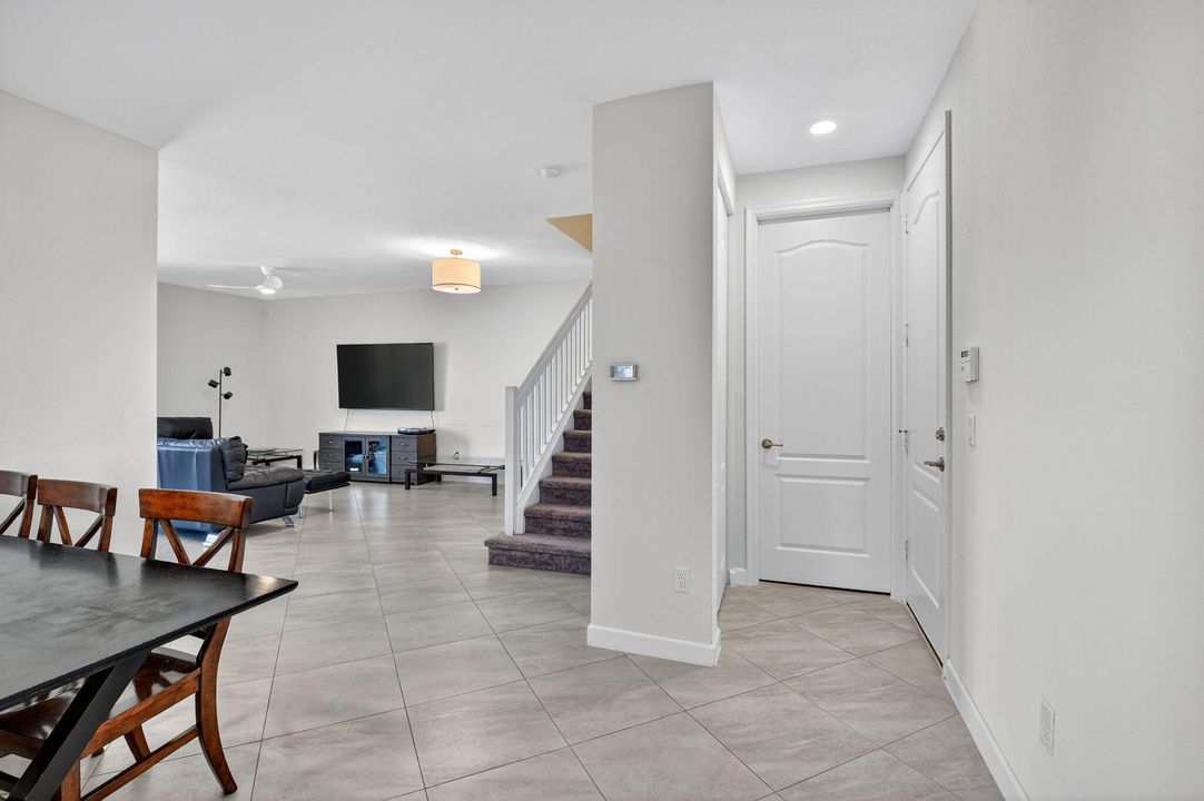 Active With Contract: $599,900 (4 beds, 3 baths, 2008 Square Feet)