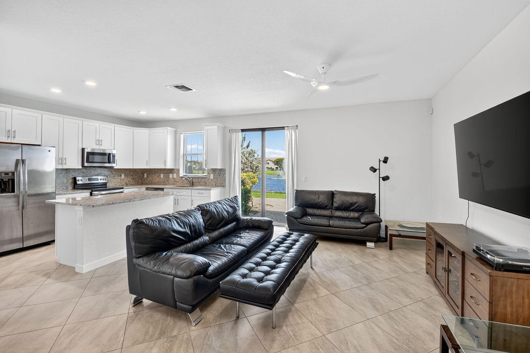 Active With Contract: $599,900 (4 beds, 3 baths, 2008 Square Feet)