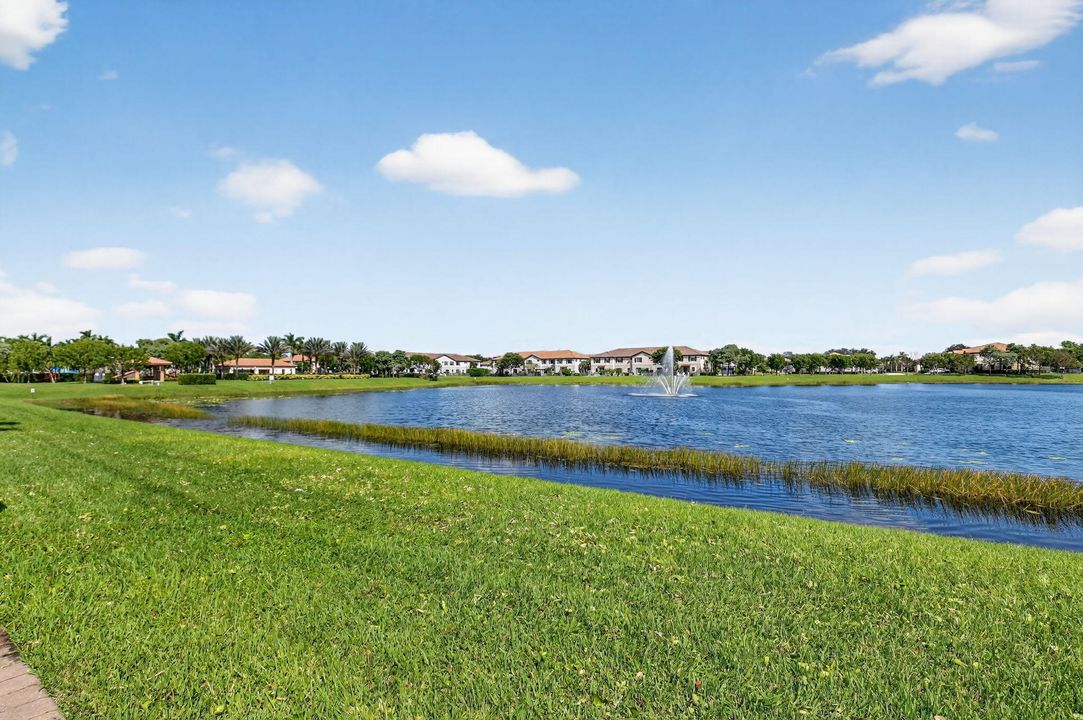 Active With Contract: $599,900 (4 beds, 3 baths, 2008 Square Feet)