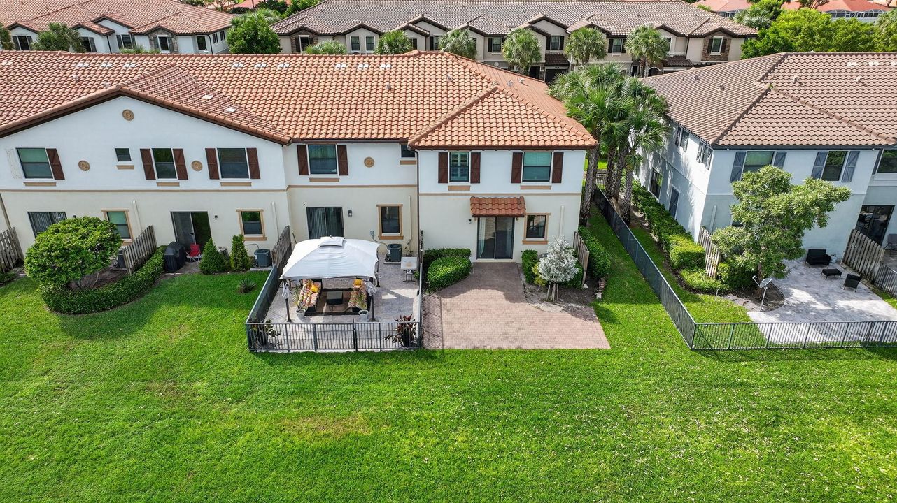 Active With Contract: $599,900 (4 beds, 3 baths, 2008 Square Feet)