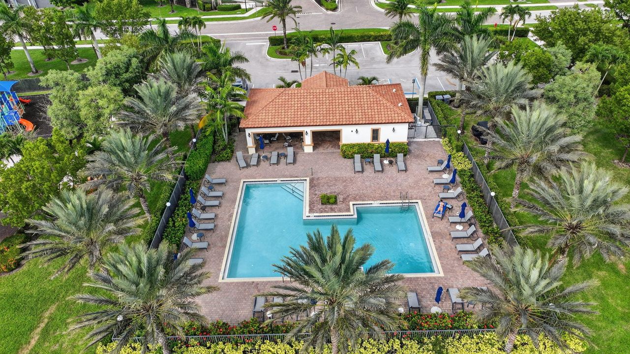 Active With Contract: $599,900 (4 beds, 3 baths, 2008 Square Feet)