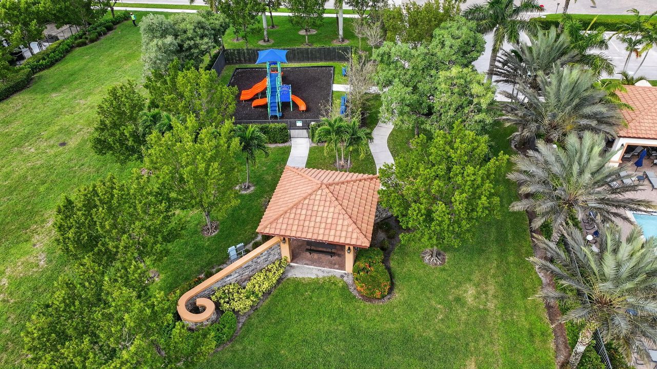 Active With Contract: $599,900 (4 beds, 3 baths, 2008 Square Feet)